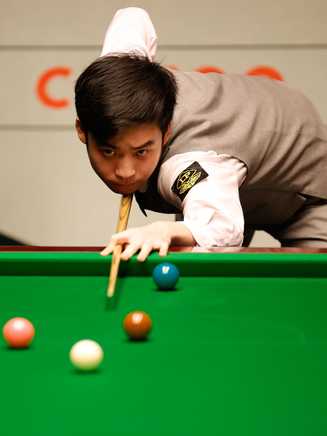 路二塔前的 路二塔前的